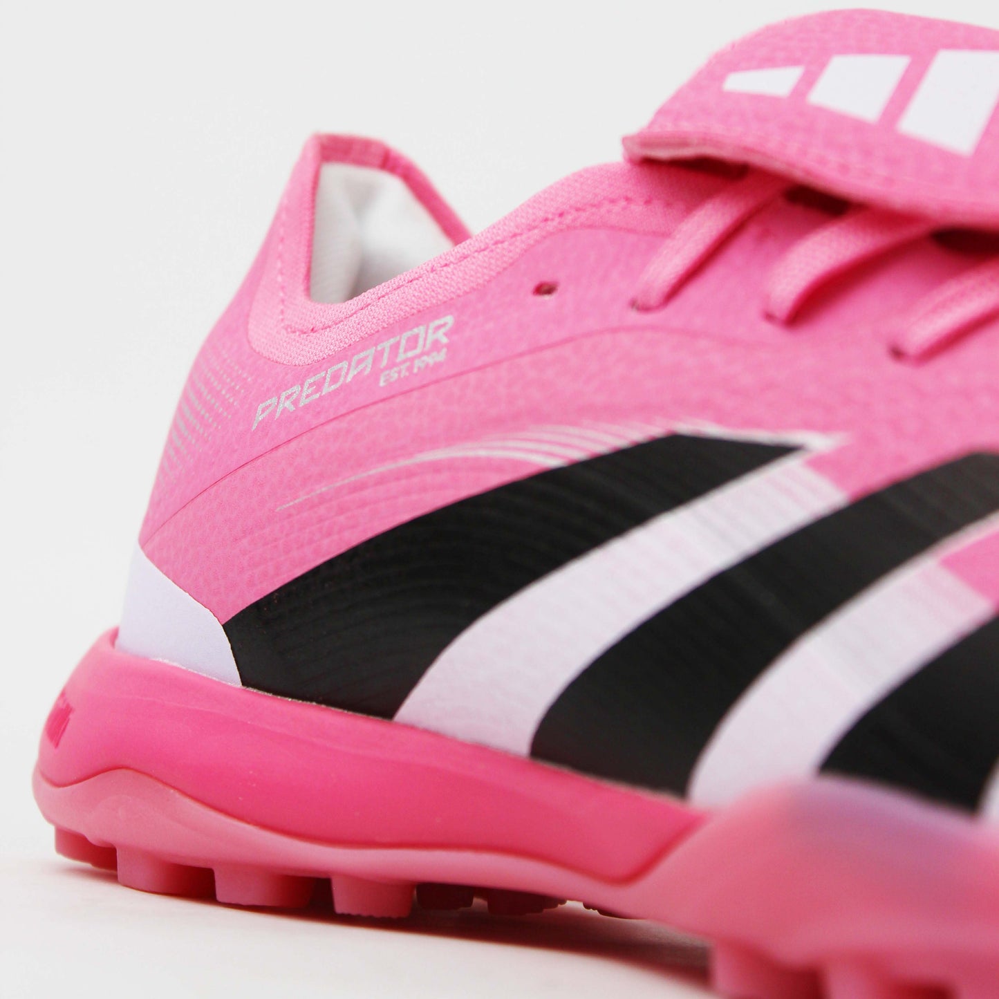Turf Adidas Predator FoldOver Tongue